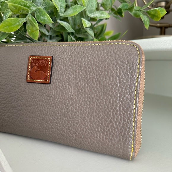SOLD - Dooney Pebble Grain Zip Around Taupe Wallet - Picture 5 of 12